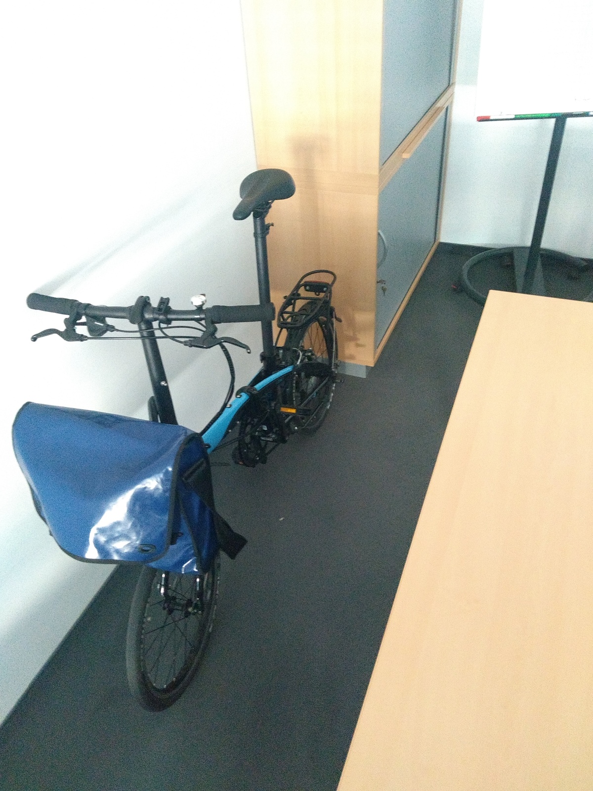 Tern LInk im Büro (Gründe für ein Faltrad)